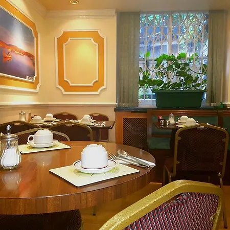 Mandalay Picton House 2*