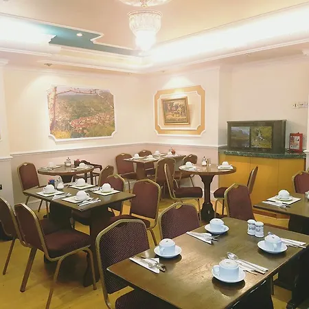 Hotel Mandalay Picton House 2*
