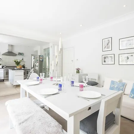 Fashionable Family In Southfields Holiday home London