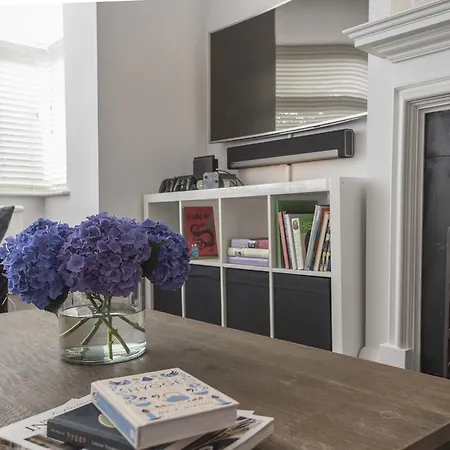 Fashionable Family In Southfields Holiday home London