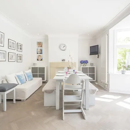 Fashionable Family In Southfields Holiday home *