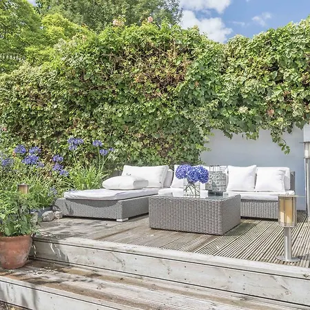 Fashionable Family In Southfields Holiday home London