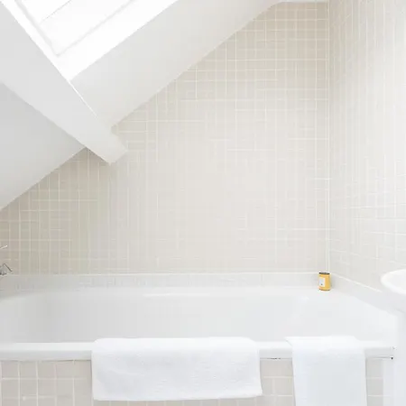 Fashionable Family In Southfields * London