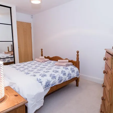 Surbiton Hills Apartment *