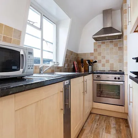Veeve - Little Lancaster Apartment