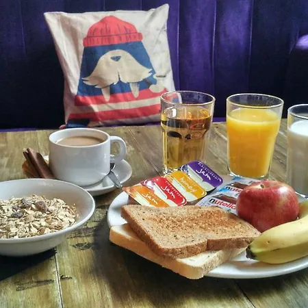 The Walrus Bar And Hostel London