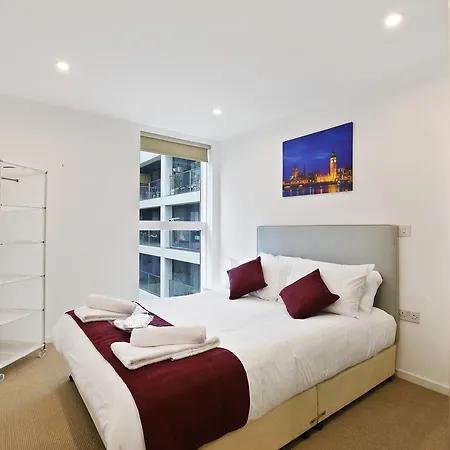 Apartment Citadel Dance Square London