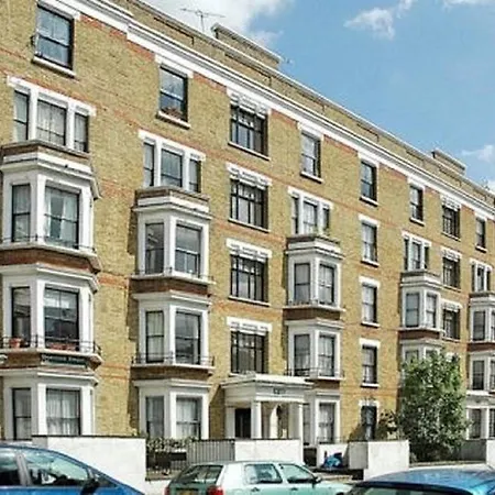 50 Meters To The Metro London