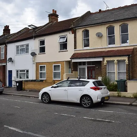 Two Bedroom Flat St Andrews Road *