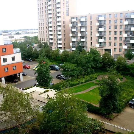 Apartment Wards Wharf Approach London
