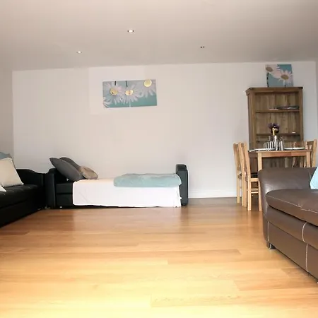 Wards Wharf Approach Apartment *