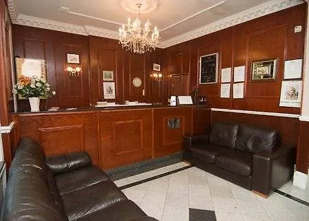 Hotel Camelot House 3*