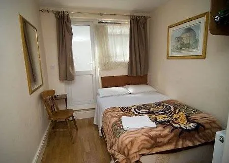 Camelot House Hotel London