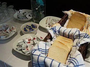 Heathrow Hotel 2*