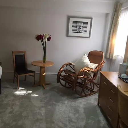 Hotel Harefield Manor 3*