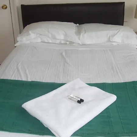 Cedars House 3*