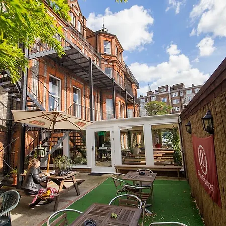 Palmers Swiss Hostel *