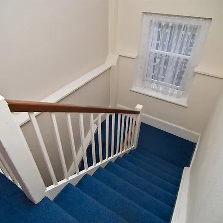 Boston Court Hotel 3*