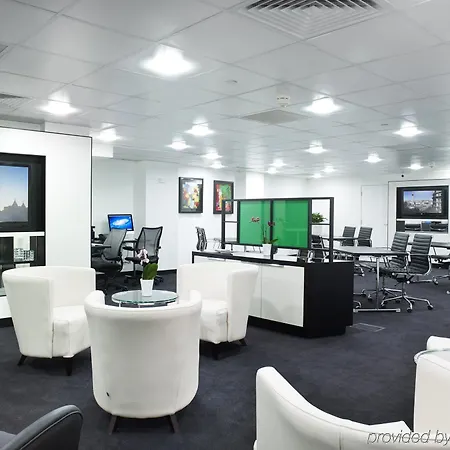 Hotel Club Quarters City, 4*