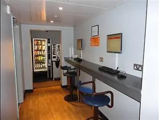 Easyhotel London Heathrow 2*
