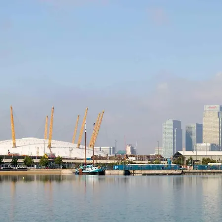 Ibis Docklands Canary Wharf 3*