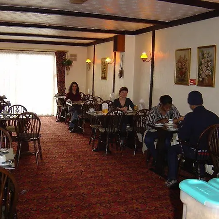 Cranbrook Hotel 2*