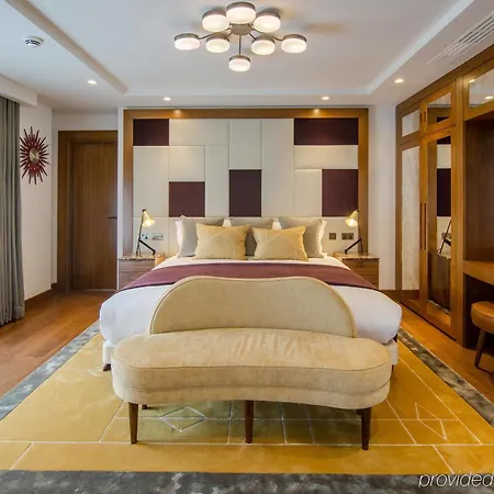 Devonshire Club & 5*