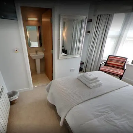 Hotel Mccafferty's Ilford