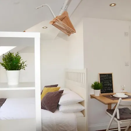 Thrive - Clapham Junction Apartment