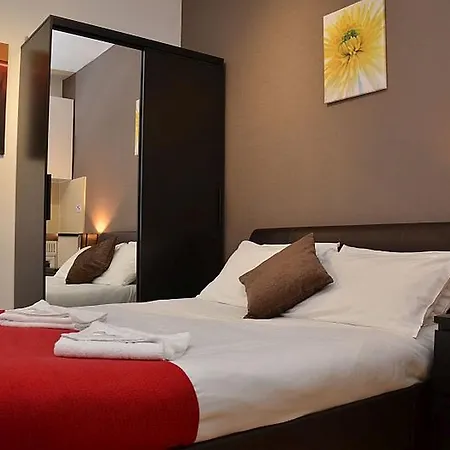 Hyde Park Talbot Square Apartment *