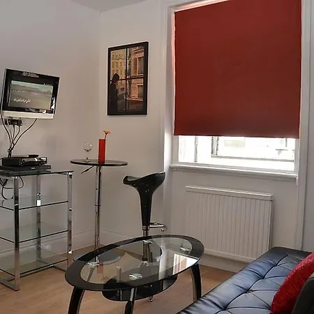 Hyde Park Talbot Square Apartment *