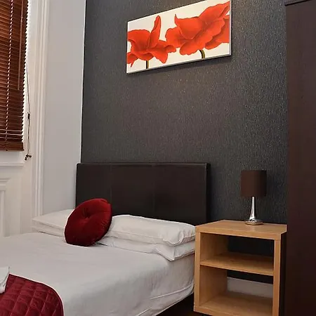Hyde Park Talbot Square Apartment *