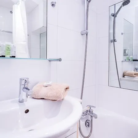 2 Bed 2 Bath Pimlico Apartment London