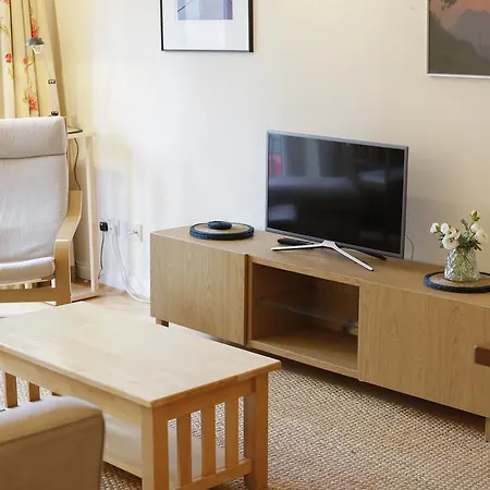 Apartment Cozy With Parking & Patio *
