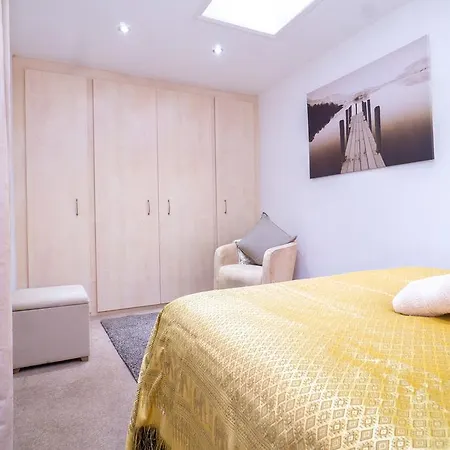 2 Bed 2 Bath Pimlico