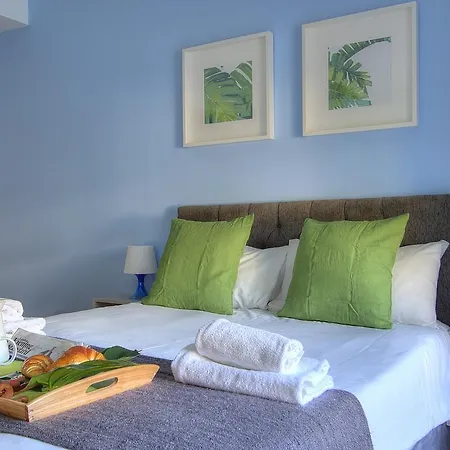 Bayswater Apartments *