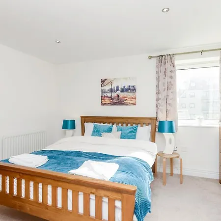 Apartment Wards Wharf Approach London