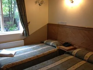 Kensington Πανσιόν 3*