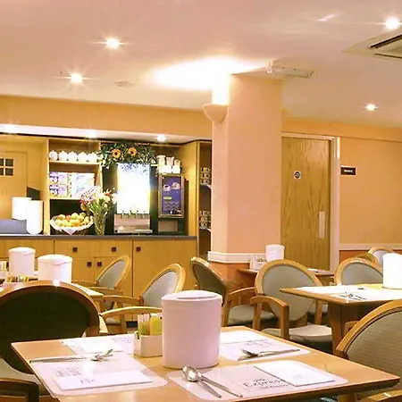 Express Victoria By Ihg Hotel London