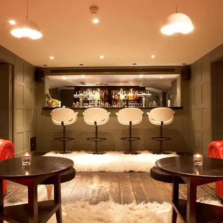 High Road House 3*
