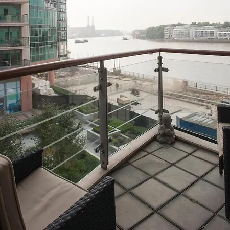 Apartment St George Wharf *