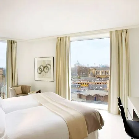 H10 Waterloo Hotel