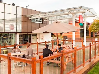 Отель Ibis London Heathrow Airport Хитроу