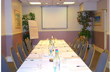 מלון Hyde Park Towers 3*