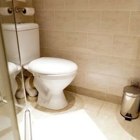 Guest house La Gaffe - London
