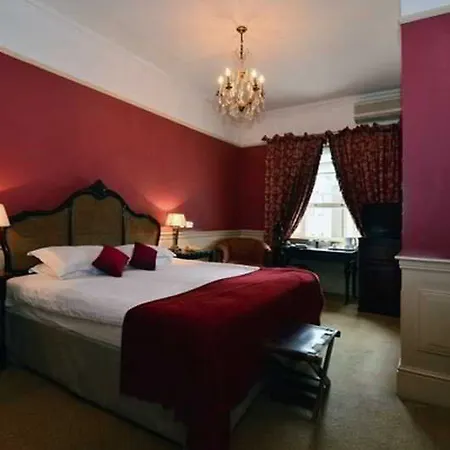 Commodore Hotel