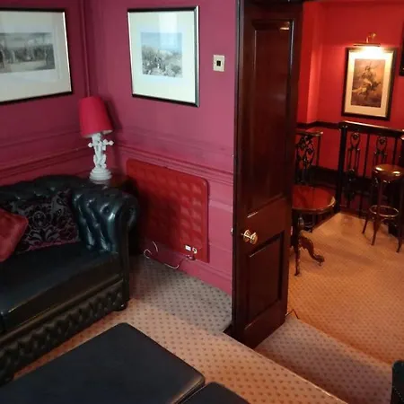 Commodore Hotel 3*