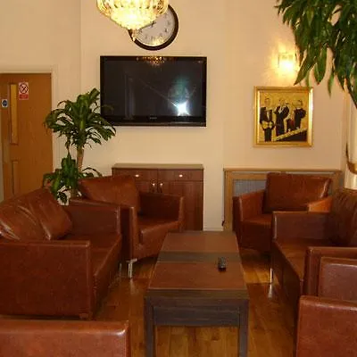 Corner House 3*