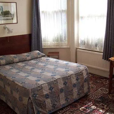 Queens Bed & Breakfast 2*
