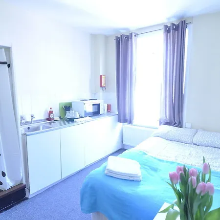 Apartment Regents Court London